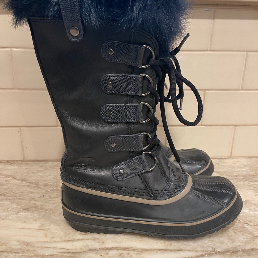 Sorel Black Winter Boots with Blue Fur Trim
Joan of Arc